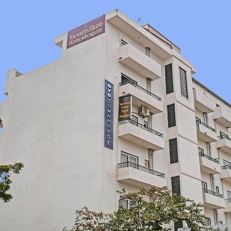 Townhouse Navneeta Grand Hotel Kakarmatha ภายนอก รูปภาพ